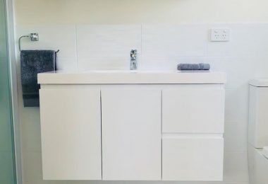 Rylstone bathroom by Scott Hawkins home Mudgee